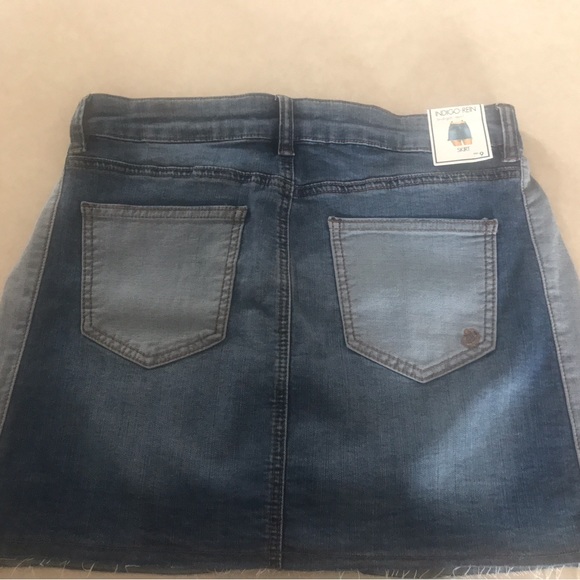 Indigo Rein denim mini skirt - size 9 - Picture 3 of 8